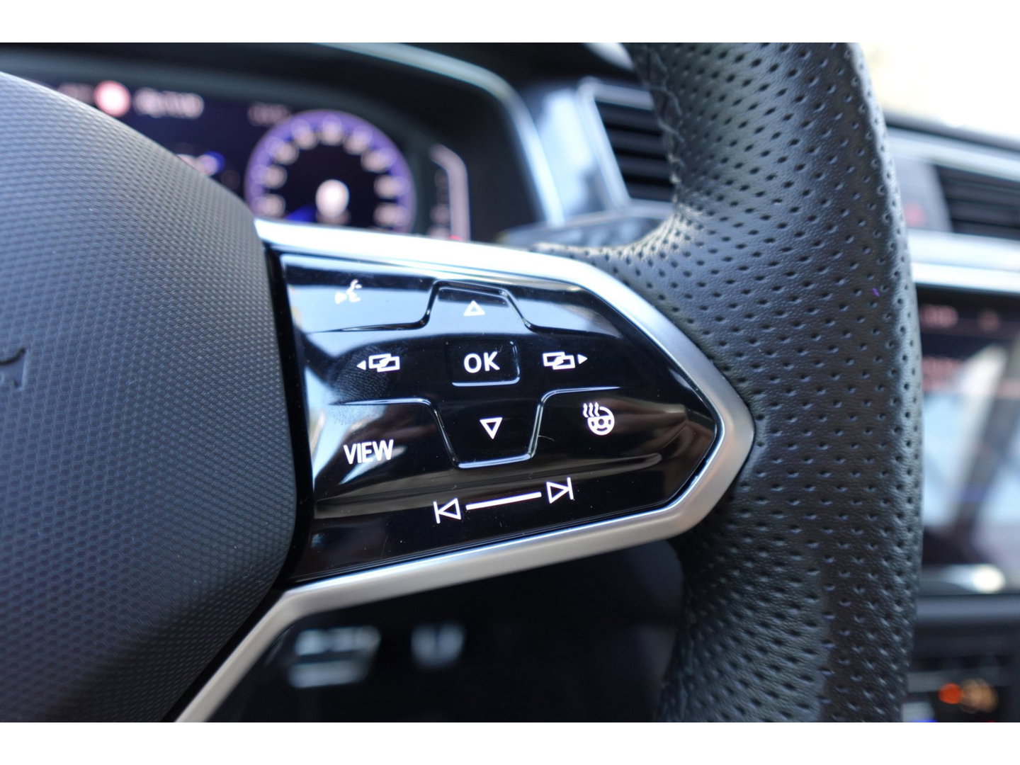 Volkswagen Tiguan 1.5 TSI R-Line PANO KEYLESS CAM