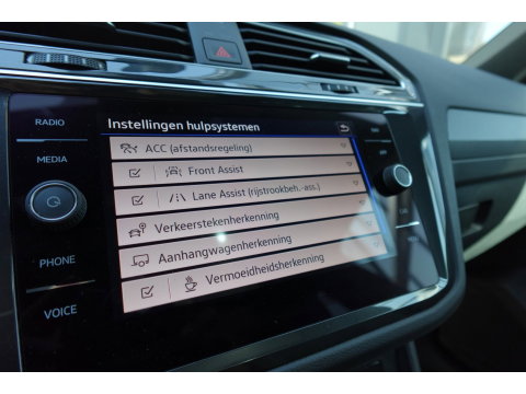 Volkswagen Tiguan 1.5 TSI R-Line PANO KEYLESS CAM