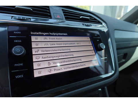 Volkswagen Tiguan 1.5 TSI R-Line PANO KEYLESS CAM