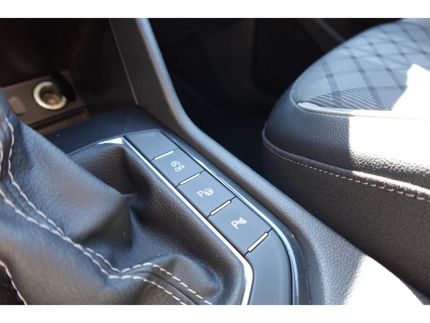 Volkswagen Tiguan 1.5 TSI R-Line PANO KEYLESS CAM