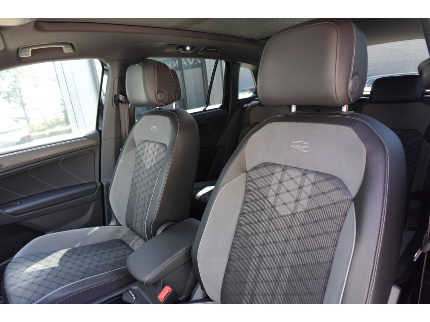 Volkswagen Tiguan 1.5 TSI R-Line PANO KEYLESS CAM