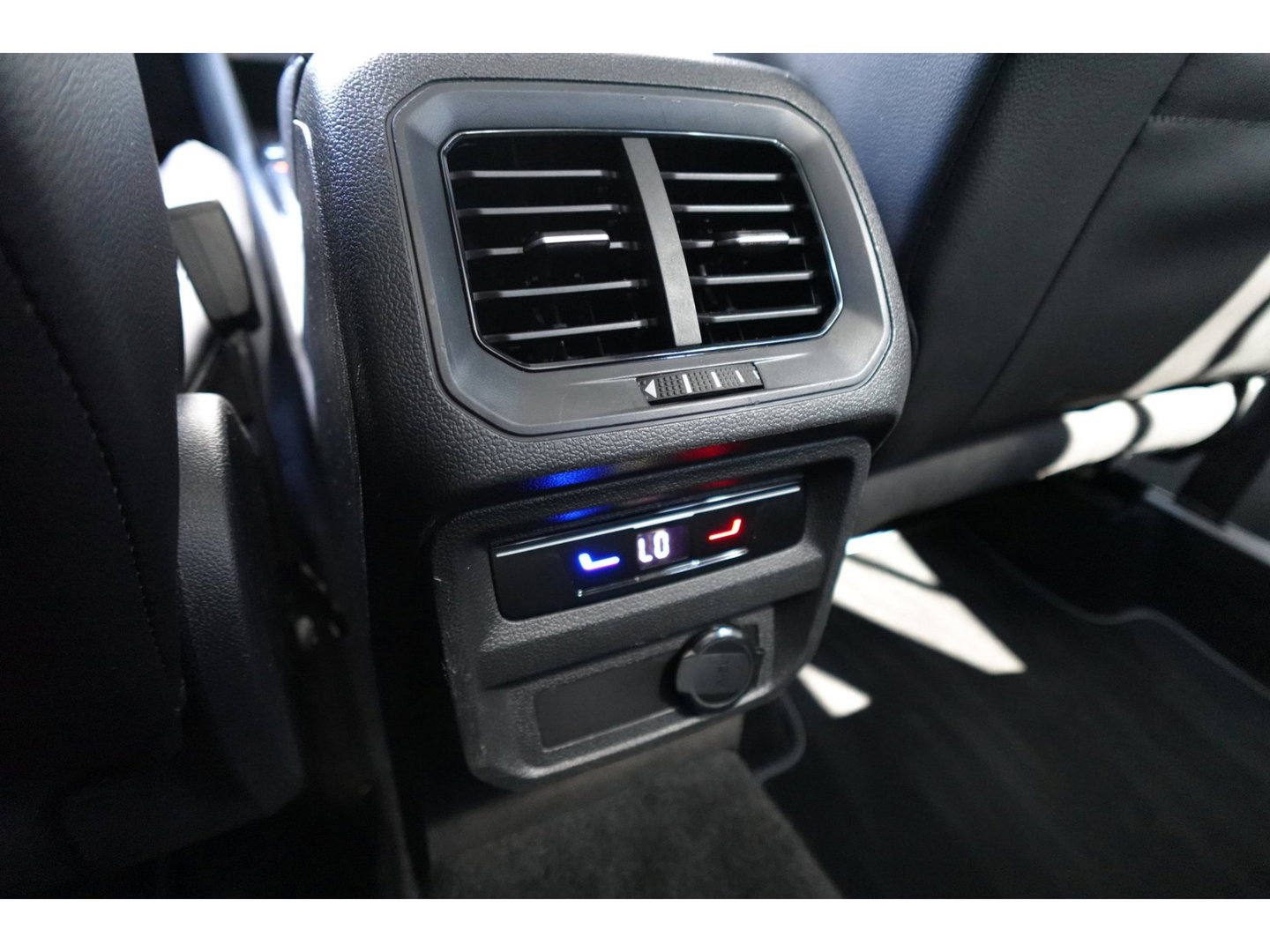 Volkswagen Tiguan 1.5 TSI R-Line PANO KEYLESS CAM