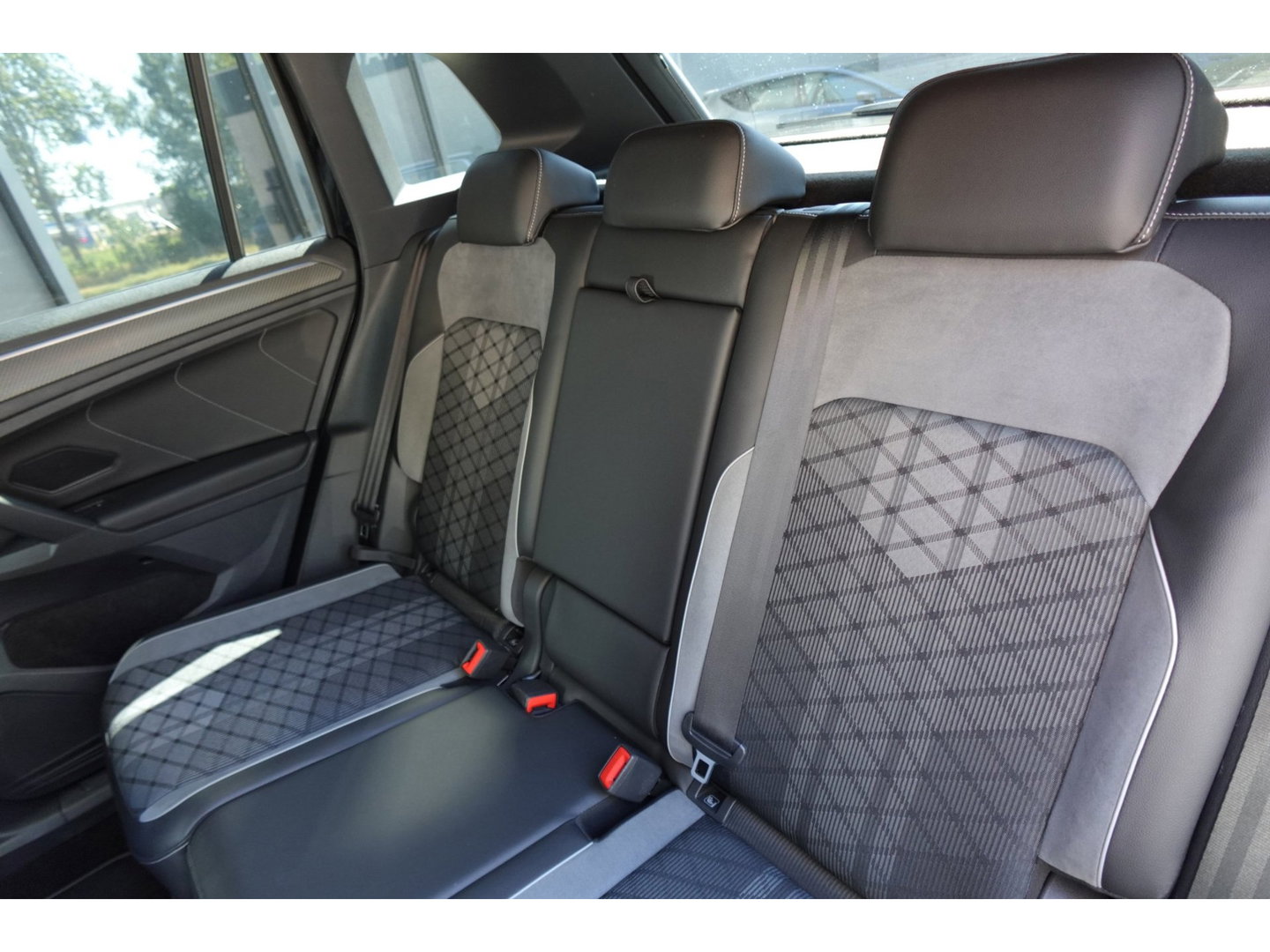 Volkswagen Tiguan 1.5 TSI R-Line PANO KEYLESS CAM