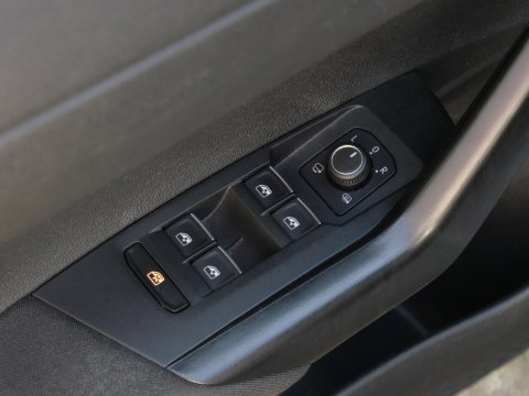 Volkswagen Taigo 1.0TSi R-LINE/ PANORAMADAK/ MATRIX LED/ NL-AUTO 1STE EIGENAAR