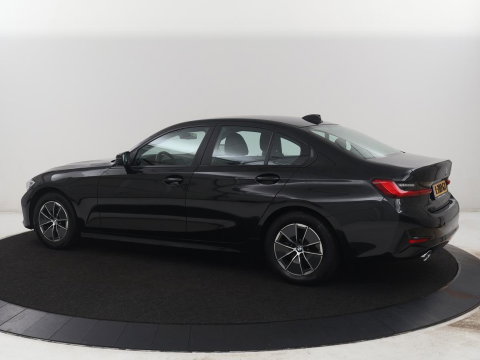 BMW 3 Serie 318i Business Edition | Cruise controle | Navigatie | Carplay | Park assist | Virtueel dahboard | NAP 123.477km