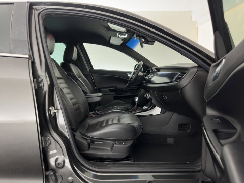 Alfa Romeo Giulietta 1.6 JTDm Distinctive *LEATHER | XENON | HEATED-SPORTSEATS | NAVI-FULLMAP | PRIVACY-GLASS | ECC | PDC | CRUISE | 18''ALU