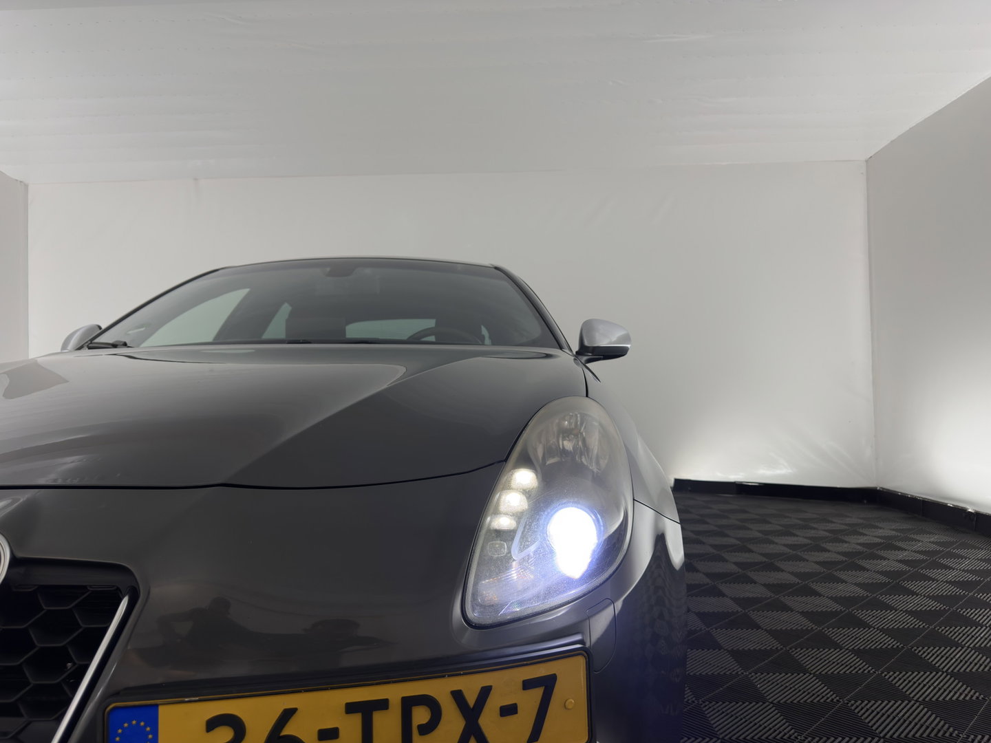 Alfa Romeo Giulietta 1.6 JTDm Distinctive *LEATHER | XENON | HEATED-SPORTSEATS | NAVI-FULLMAP | PRIVACY-GLASS | ECC | PDC | CRUISE | 18''ALU