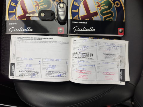 Alfa Romeo Giulietta 1.6 JTDm Distinctive *LEATHER | XENON | HEATED-SPORTSEATS | NAVI-FULLMAP | PRIVACY-GLASS | ECC | PDC | CRUISE | 18''ALU