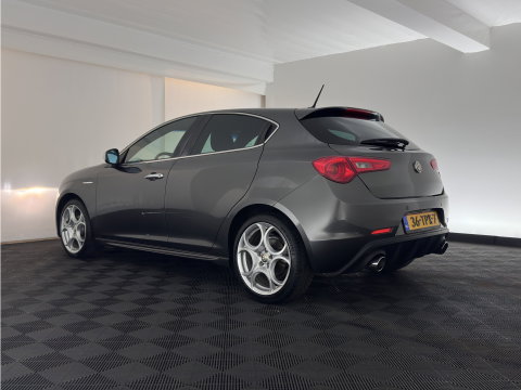 Alfa Romeo Giulietta 1.6 JTDm Distinctive *LEATHER | XENON | HEATED-SPORTSEATS | NAVI-FULLMAP | PRIVACY-GLASS | ECC | PDC | CRUISE | 18''ALU