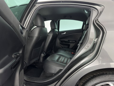 Alfa Romeo Giulietta 1.6 JTDm Distinctive *LEATHER | XENON | HEATED-SPORTSEATS | NAVI-FULLMAP | PRIVACY-GLASS | ECC | PDC | CRUISE | 18''ALU