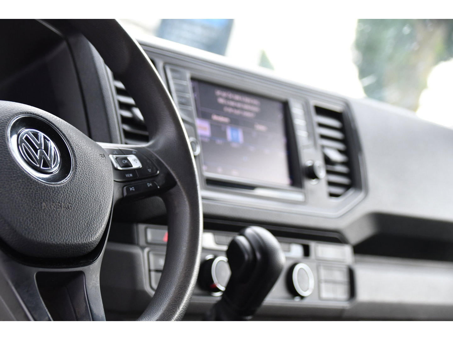 Volkswagen Crafter 35 2.0 TDI L3H3 PB Edition Camera, Adaptieve Cruise, Carplay, LED, Trekhaak, Multimedia, 140pk, Automaat, Sensoren, Uniek!