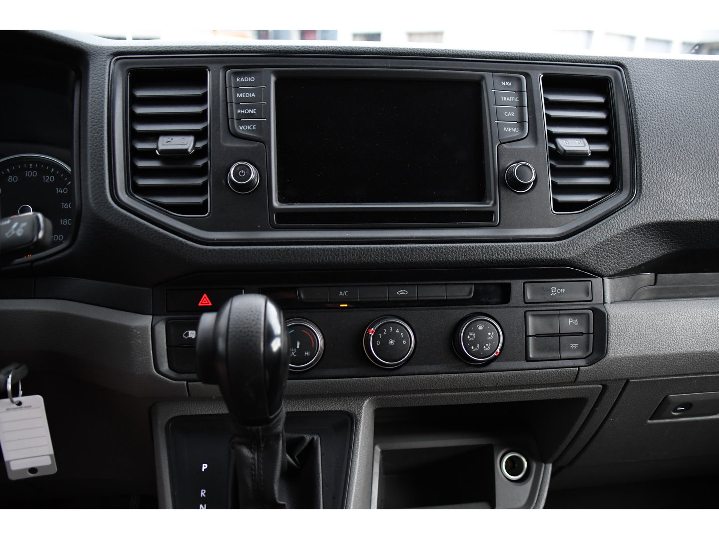 Volkswagen Crafter 35 2.0 TDI L3H3 PB Edition Camera, Adaptieve Cruise, Carplay, LED, Trekhaak, Multimedia, 140pk, Automaat, Sensoren, Uniek!