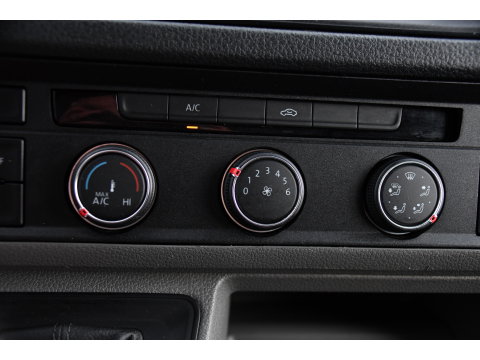 Volkswagen Crafter 35 2.0 TDI L3H3 PB Edition Camera, Adaptieve Cruise, Carplay, LED, Trekhaak, Multimedia, 140pk, Automaat, Sensoren, Uniek!