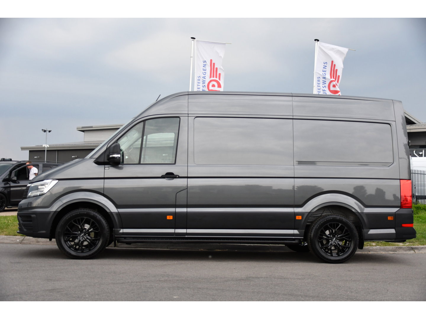 Volkswagen Crafter 35 2.0 TDI L3H3 PB Edition Camera, Adaptieve Cruise, Carplay, LED, Trekhaak, Multimedia, 140pk, Automaat, Sensoren, Uniek!