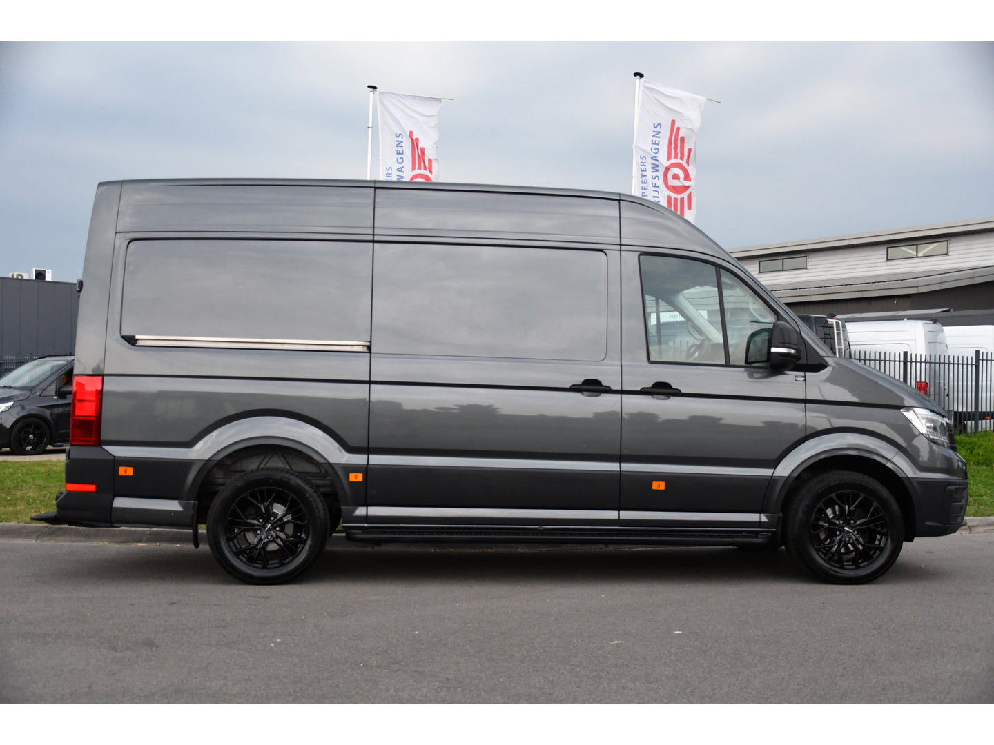 Volkswagen Crafter 35 2.0 TDI L3H3 PB Edition Camera, Adaptieve Cruise, Carplay, LED, Trekhaak, Multimedia, 140pk, Automaat, Sensoren, Uniek!