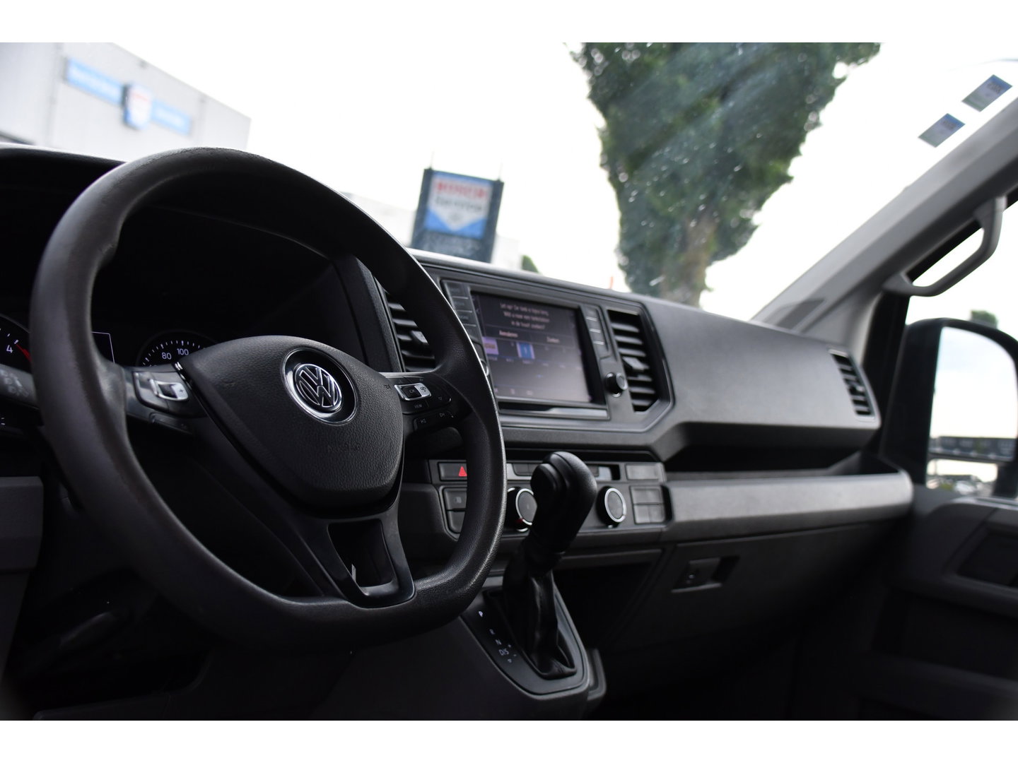 Volkswagen Crafter 35 2.0 TDI L3H3 PB Edition Camera, Adaptieve Cruise, Carplay, LED, Trekhaak, Multimedia, 140pk, Automaat, Sensoren, Uniek!