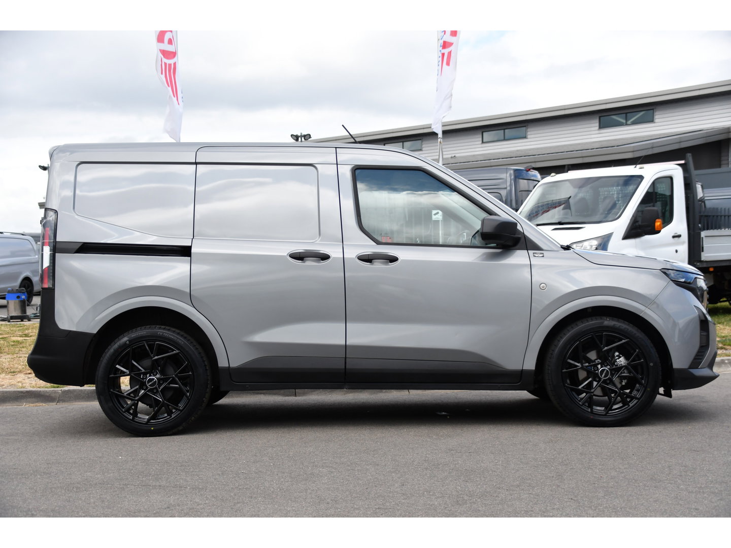 Ford Transit Courier 1.0 EcoBoost PB Editon Virtual, Cruise, Carplay, Stoelverwarming, Stuurverwarming, Multimedia, 100pk, Uniek!