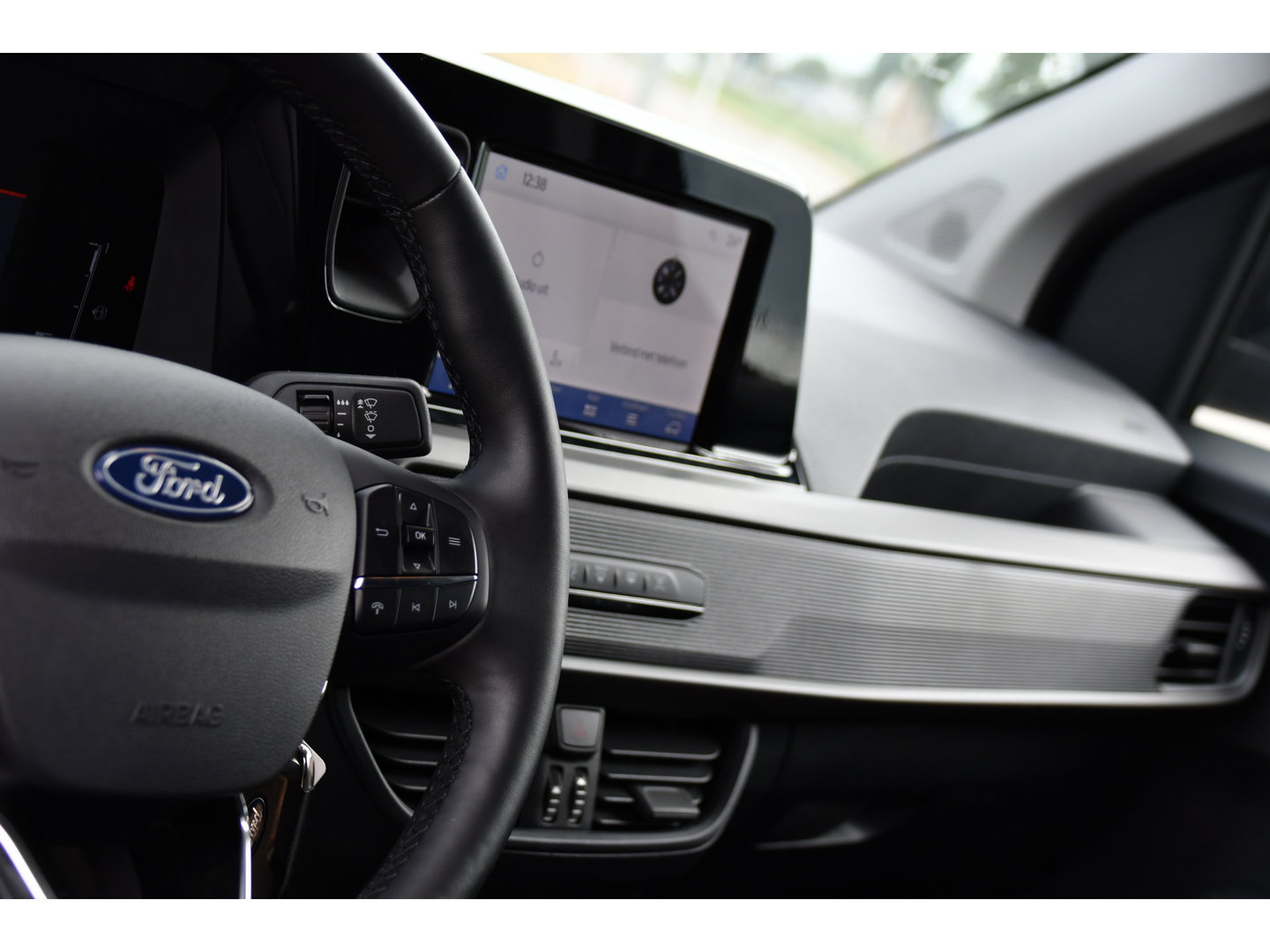 Ford Transit Courier 1.0 EcoBoost PB Editon Virtual, Cruise, Carplay, Stoelverwarming, Stuurverwarming, Multimedia, 100pk, Uniek!