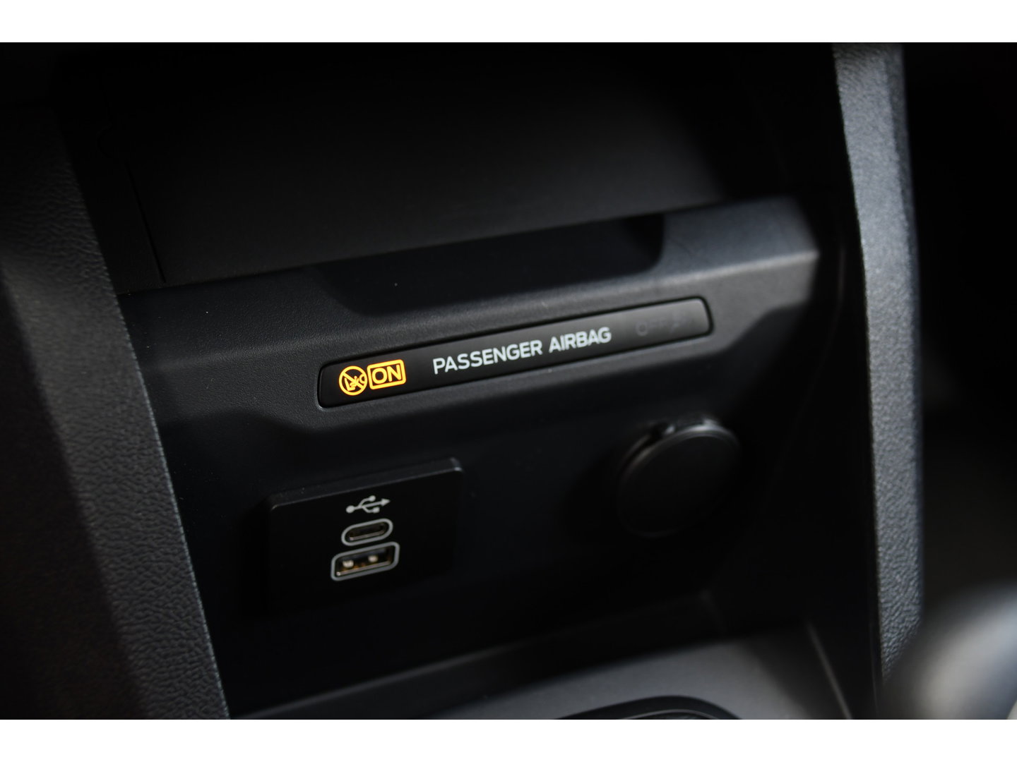 Ford Transit Courier 1.0 EcoBoost PB Editon Virtual, Cruise, Carplay, Stoelverwarming, Stuurverwarming, Multimedia, 100pk, Uniek!