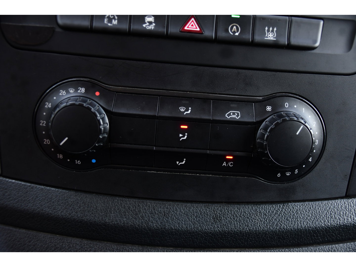 Mercedes-Benz Vito 114 CDI L2 Edition Camera, Cruise, Standkachel, Automaat, Trekhaak, 143pk, Multimedia, Stoelverwarming, Uniek!