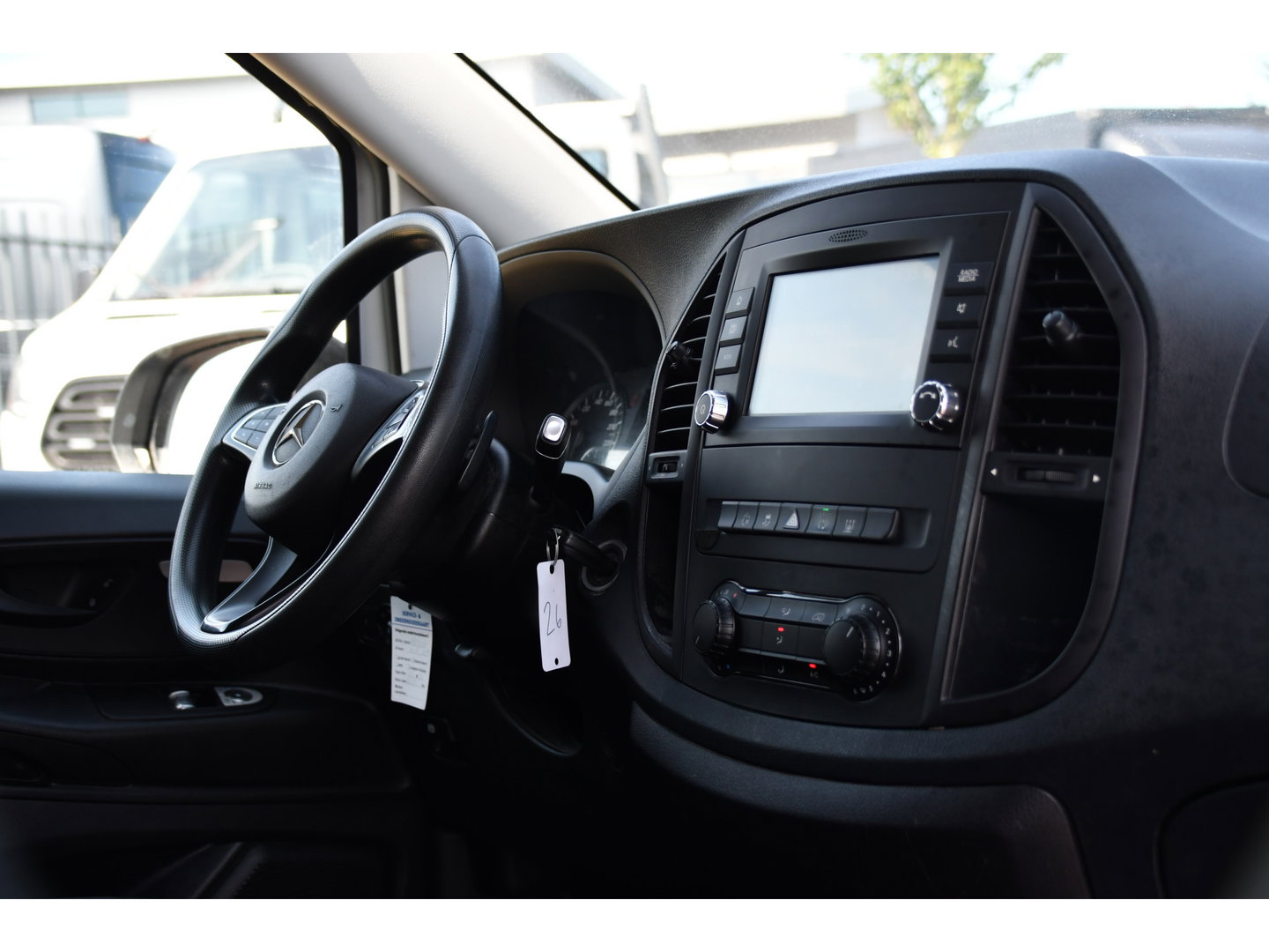 Mercedes-Benz Vito 114 CDI L2 Edition Camera, Cruise, Standkachel, Automaat, Trekhaak, 143pk, Multimedia, Stoelverwarming, Uniek!