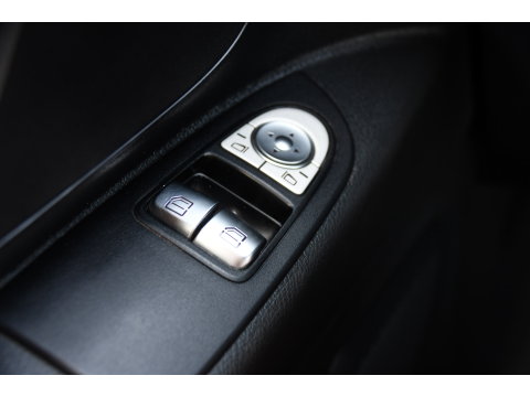 Mercedes-Benz Vito 114 CDI L2 Edition Camera, Cruise, Standkachel, Automaat, Trekhaak, 143pk, Multimedia, Stoelverwarming, Uniek!