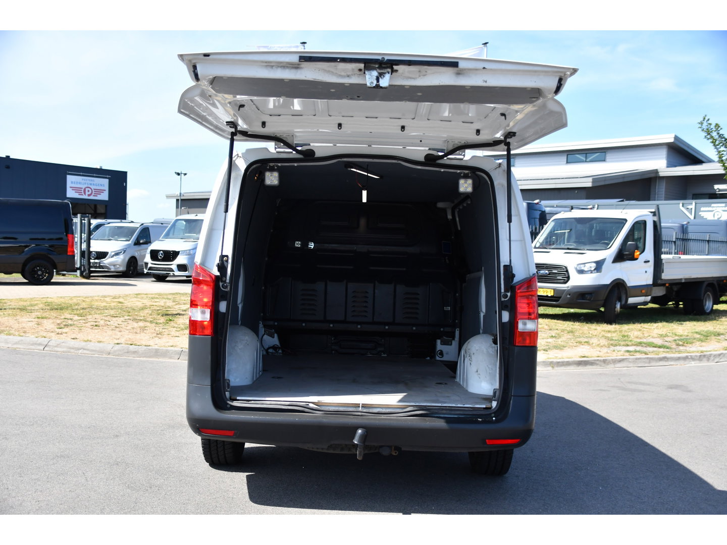 Mercedes-Benz Vito 114 CDI L2 Edition Camera, Cruise, Standkachel, Automaat, Trekhaak, 143pk, Multimedia, Stoelverwarming, Uniek!