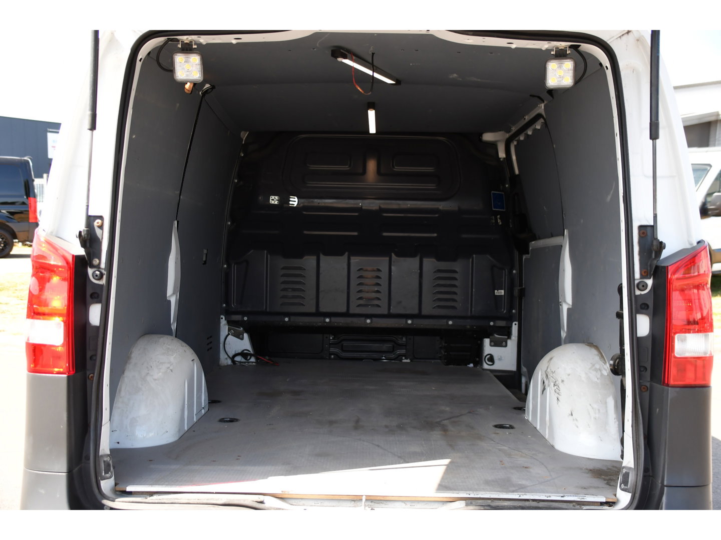 Mercedes-Benz Vito 114 CDI L2 Edition Camera, Cruise, Standkachel, Automaat, Trekhaak, 143pk, Multimedia, Stoelverwarming, Uniek!