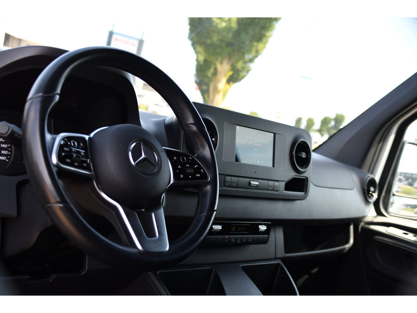 Mercedes-Benz Sprinter 317 1.9 CDI L2H1 AMG Edition Camera, Cruise, Carplay, Stoelverwarming, Clima, Geveerde Stoel, Automaat, Multimedia, Uniek!