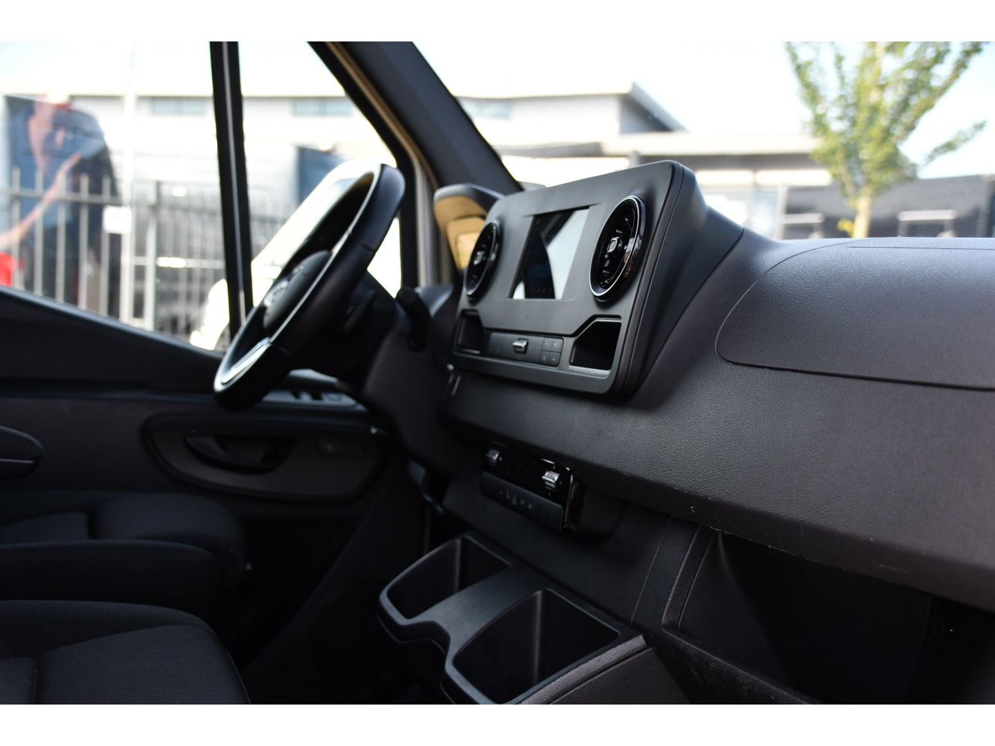 Mercedes-Benz Sprinter 317 1.9 CDI L2H1 AMG Edition Camera, Cruise, Carplay, Stoelverwarming, Clima, Geveerde Stoel, Automaat, Multimedia, Uniek!