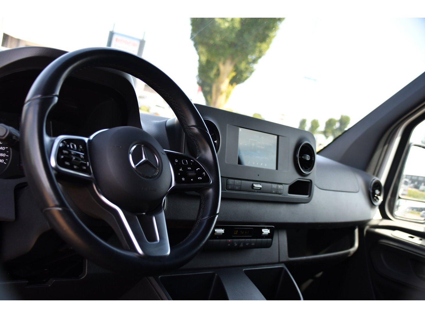 Mercedes-Benz Sprinter 317 1.9 CDI L2H1 AMG Edition Camera, Cruise, Carplay, Stoelverwarming, Clima, Geveerde Stoel, Automaat, Multimedia, Uniek!