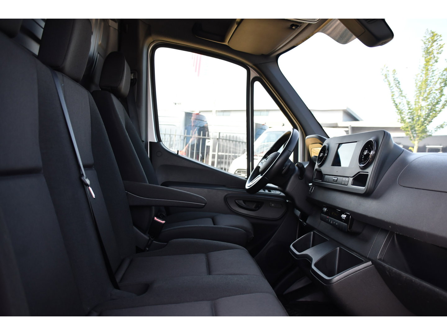 Mercedes-Benz Sprinter 317 1.9 CDI L2H1 AMG Edition Camera, Cruise, Carplay, Stoelverwarming, Clima, Geveerde Stoel, Automaat, Multimedia, Uniek!