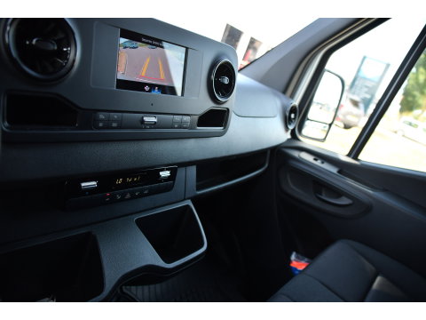 Mercedes-Benz Sprinter 317 1.9 CDI L2H1 AMG Edition Camera, Cruise, Carplay, Stoelverwarming, Clima, Geveerde Stoel, Automaat, Multimedia, Uniek!