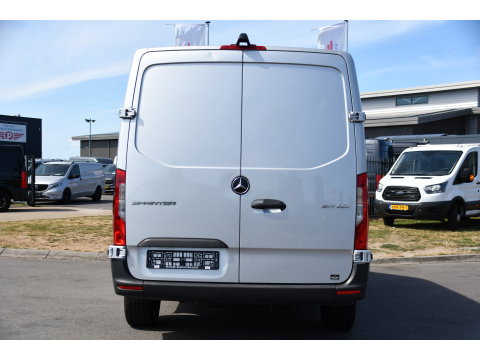Mercedes-Benz Sprinter 317 1.9 CDI L2H1 AMG Edition Camera, Cruise, Carplay, Stoelverwarming, Clima, Geveerde Stoel, Automaat, Multimedia, Uniek!