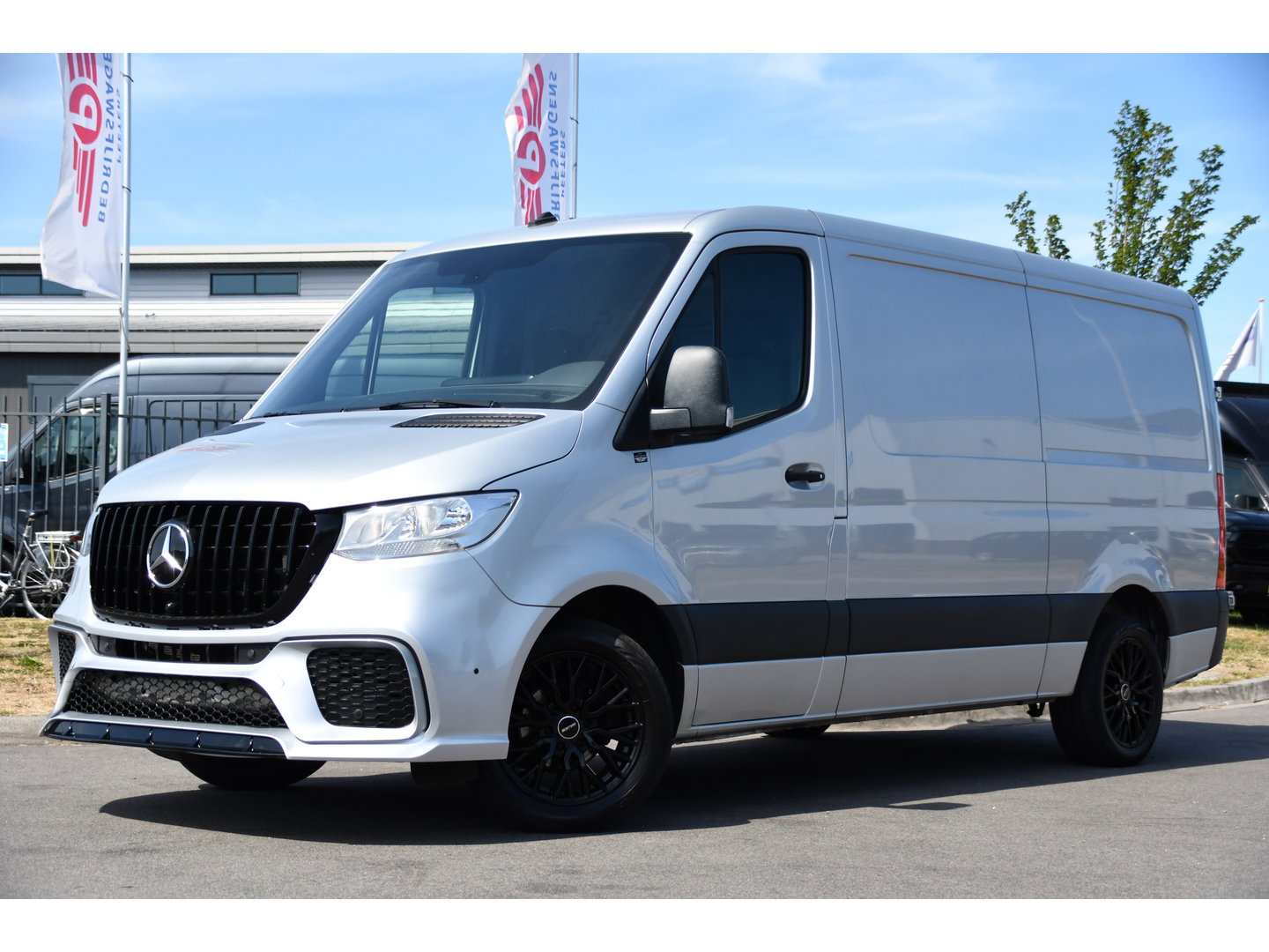 Mercedes-Benz Sprinter 317 1.9 CDI L2H1 AMG Edition Camera, Cruise, Carplay, Stoelverwarming, Clima, Geveerde Stoel, Automaat, Multimedia, Uniek!