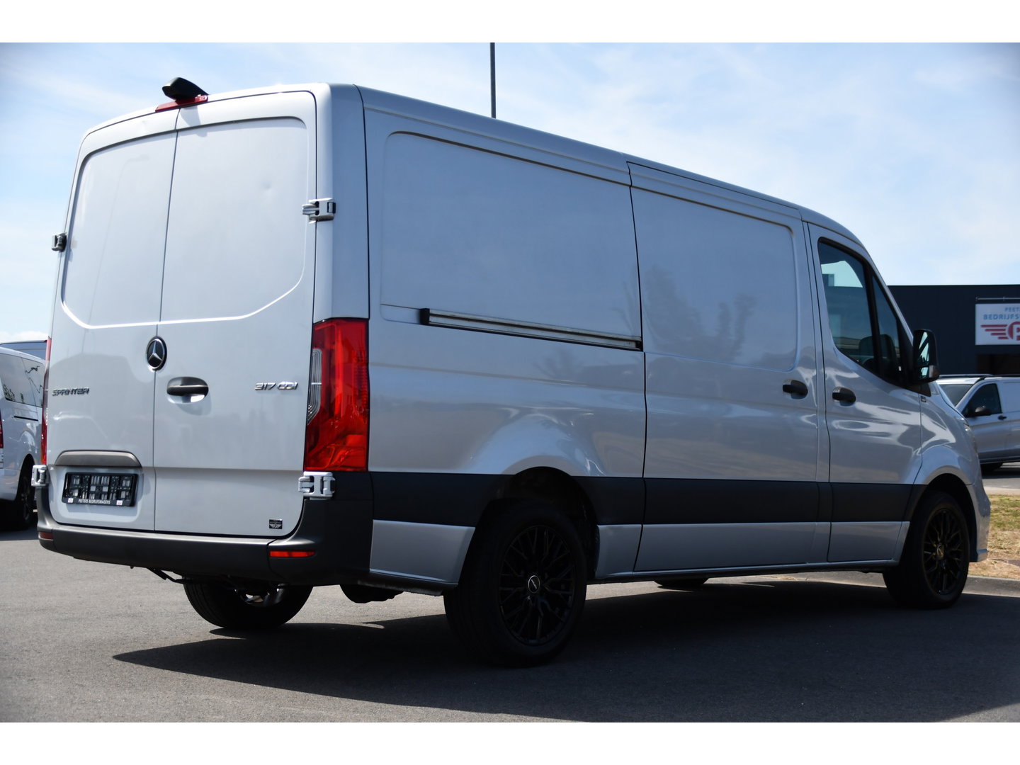 Mercedes-Benz Sprinter 317 1.9 CDI L2H1 AMG Edition Camera, Cruise, Carplay, Stoelverwarming, Clima, Geveerde Stoel, Automaat, Multimedia, Uniek!