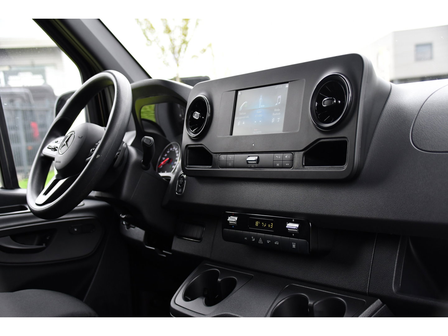 Mercedes-Benz Sprinter 317 1.9 CDI L2H1 RWD Black Edition Camera, Cruise, Carplay, 170pk, Automaat, LED, Multimedia,  Stoelverwarming, UNIEK