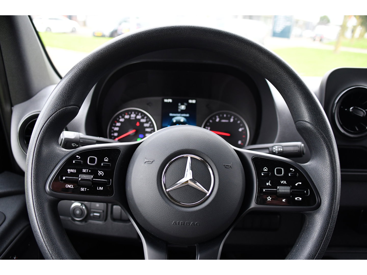 Mercedes-Benz Sprinter 317 1.9 CDI L2H1 RWD Black Edition Camera, Cruise, Carplay, 170pk, Automaat, LED, Multimedia,  Stoelverwarming, UNIEK