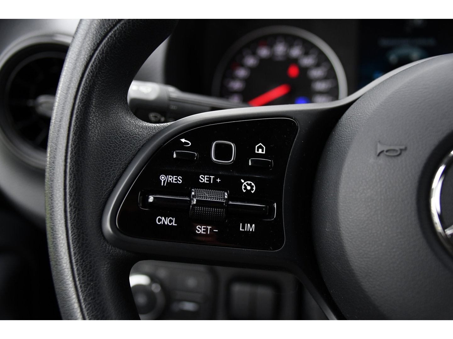 Mercedes-Benz Sprinter 317 1.9 CDI L2H1 RWD Black Edition Camera, Cruise, Carplay, 170pk, Automaat, LED, Multimedia,  Stoelverwarming, UNIEK