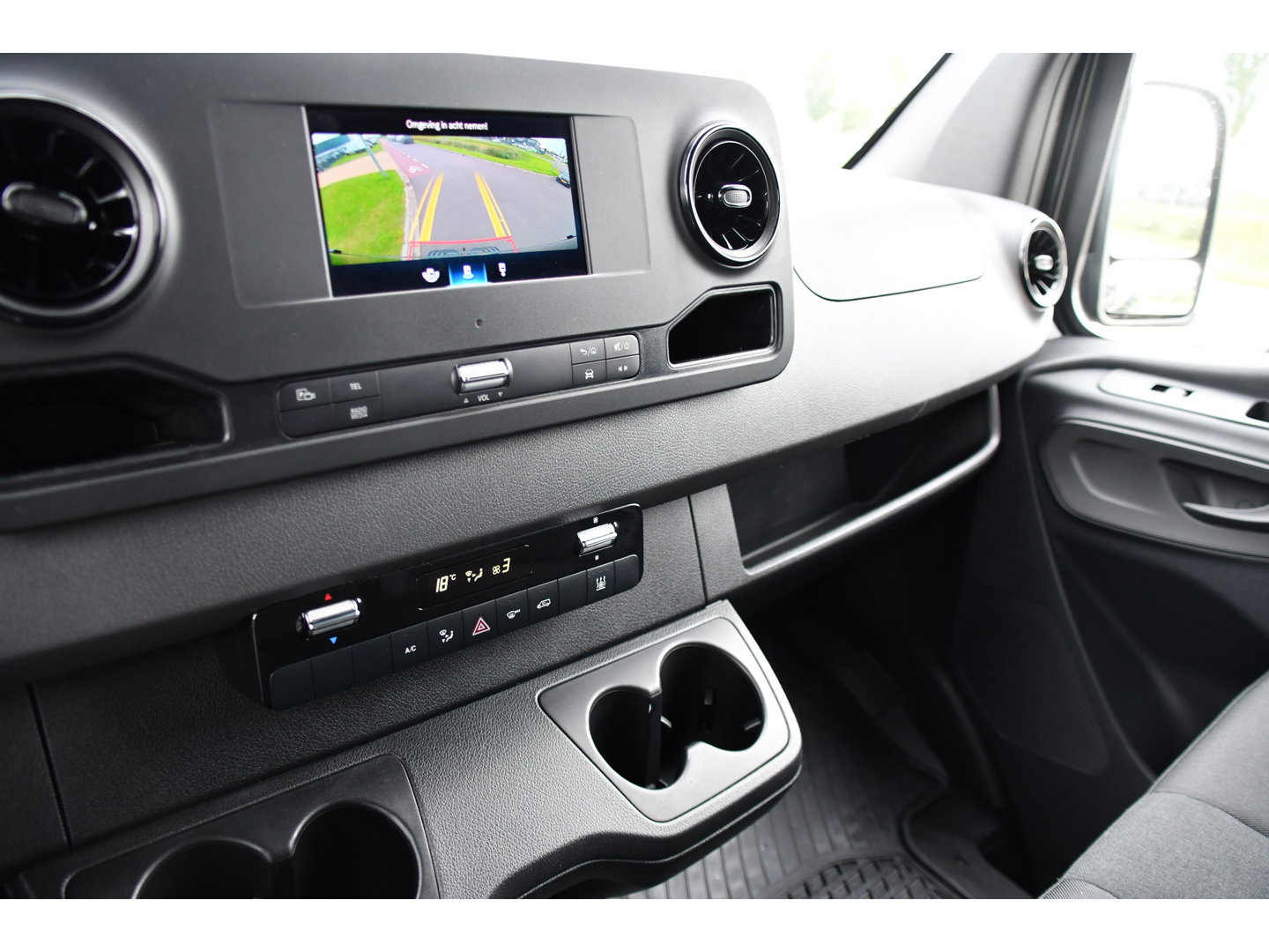 Mercedes-Benz Sprinter 317 1.9 CDI L2H1 RWD Black Edition Camera, Cruise, Carplay, 170pk, Automaat, LED, Multimedia,  Stoelverwarming, UNIEK