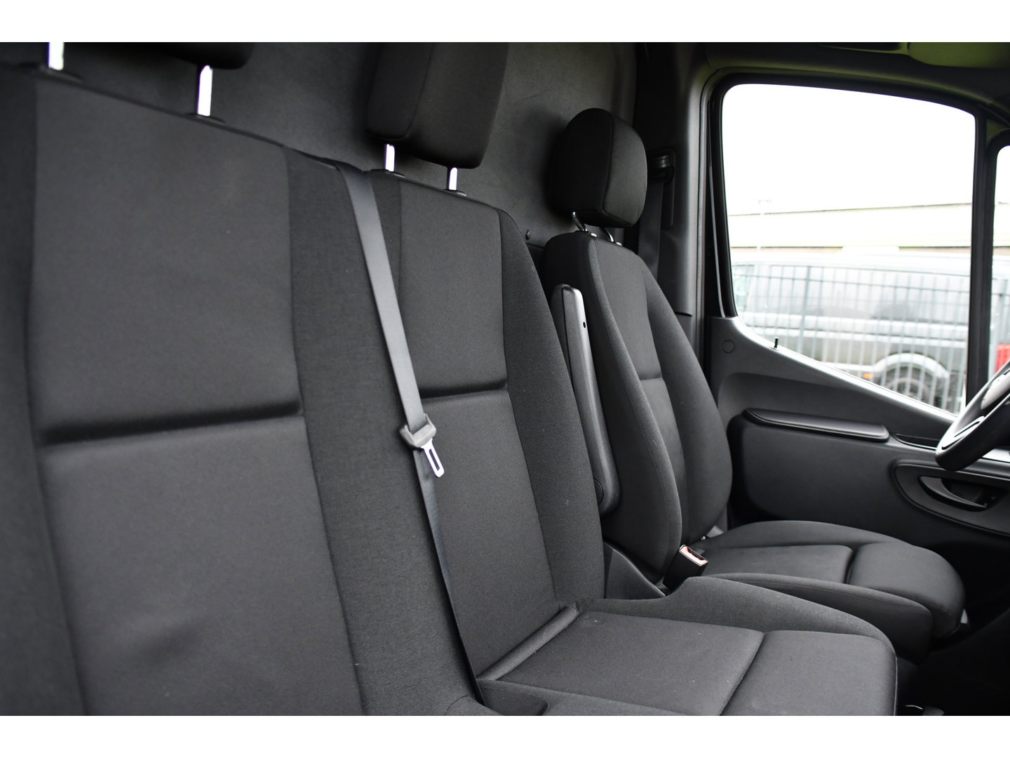 Mercedes-Benz Sprinter 317 1.9 CDI L2H1 RWD Black Edition Camera, Cruise, Carplay, 170pk, Automaat, LED, Multimedia,  Stoelverwarming, UNIEK