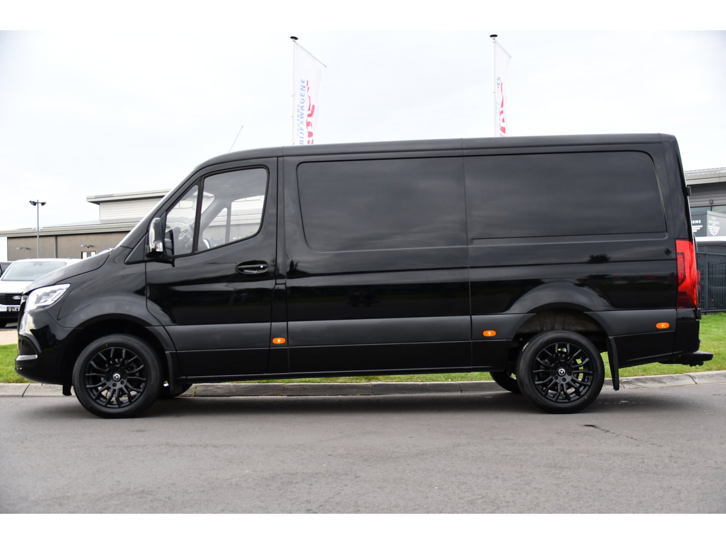 Mercedes-Benz Sprinter 317 1.9 CDI L2H1 RWD Black Edition Camera, Cruise, Carplay, 170pk, Automaat, LED, Multimedia,  Stoelverwarming, UNIEK