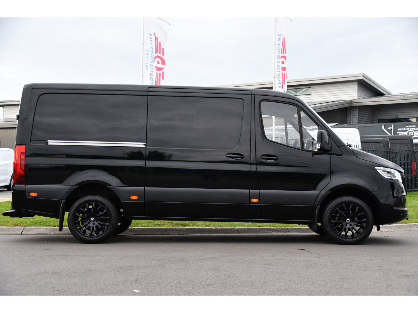 Mercedes-Benz Sprinter 317 1.9 CDI L2H1 RWD Black Edition Camera, Cruise, Carplay, 170pk, Automaat, LED, Multimedia,  Stoelverwarming, UNIEK