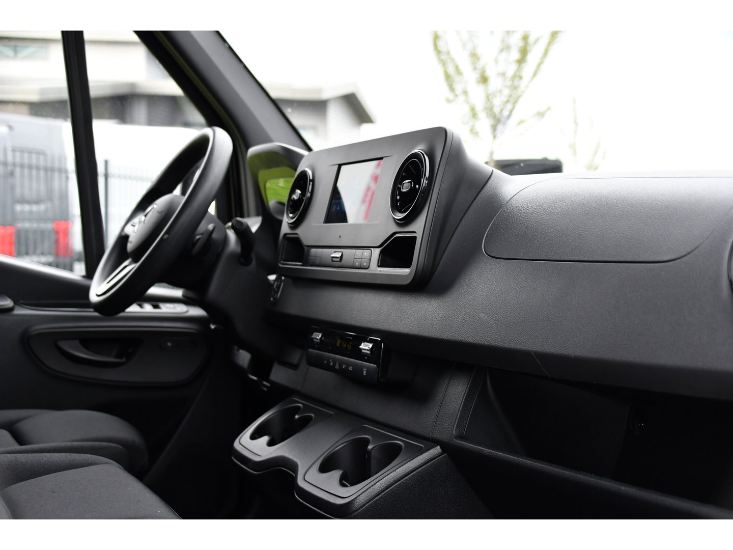 Mercedes-Benz Sprinter 317 1.9 CDI L2H1 RWD Black Edition Camera, Cruise, Carplay, 170pk, Automaat, LED, Multimedia,  Stoelverwarming, UNIEK