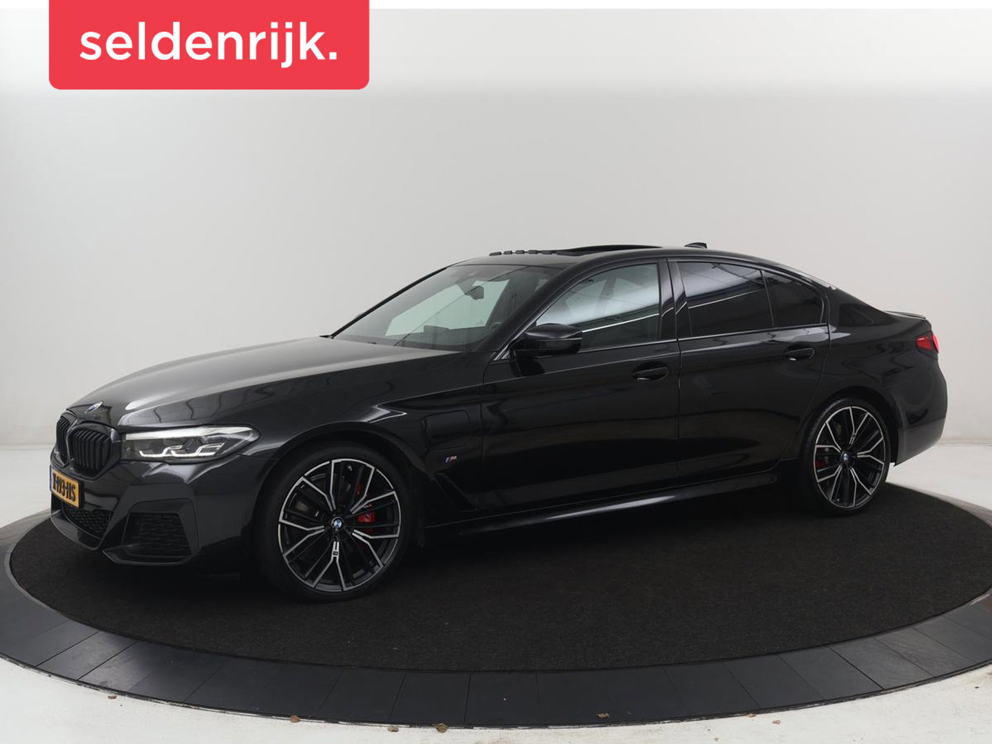BMW 5 Serie 530e xDrive High Executive | SOH 89,6% | Panoramadak | Leder | Memory | Stoelverwarming | Harman/Kardon | Carplay | Sfeerverlichting | Cruise control | PHEV