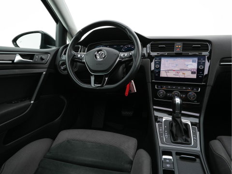 Volkswagen Golf 1.6 TDI R-Line Highline Business Aut. *PANO | MICROFIBRE | ADAPTIVE-CRUISE | DIGI-COCKPIT | HEATED-SPORTSEATS | PRIVACY-GLASS | NAVI-FULLMAP | ECC | PARKPILOT | 18''ALU*