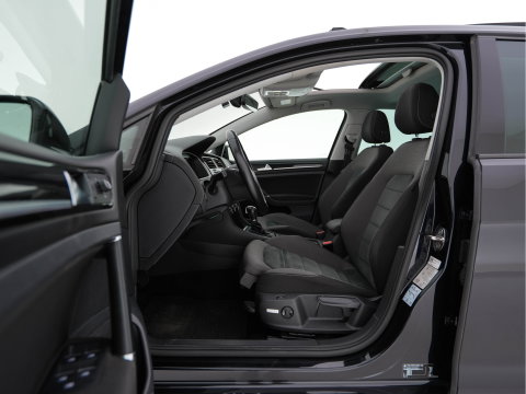 Volkswagen Golf 1.6 TDI R-Line Highline Business Aut. *PANO | MICROFIBRE | ADAPTIVE-CRUISE | DIGI-COCKPIT | HEATED-SPORTSEATS | PRIVACY-GLASS | NAVI-FULLMAP | ECC | PARKPILOT | 18''ALU*