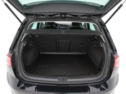 Volkswagen Golf 1.6 TDI R-Line Highline Business Aut. *PANO | MICROFIBRE | ADAPTIVE-CRUISE | DIGI-COCKPIT | HEATED-SPORTSEATS | PRIVACY-GLASS | NAVI-FULLMAP | ECC | PARKPILOT | 18''ALU*