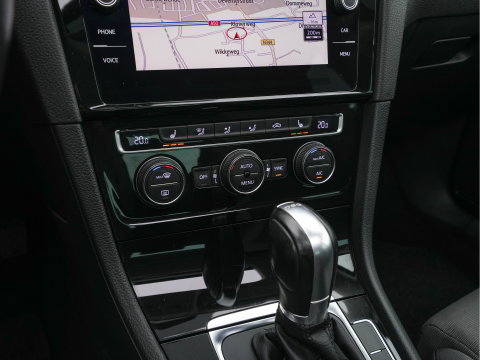 Volkswagen Golf 1.6 TDI R-Line Highline Business Aut. *PANO | MICROFIBRE | ADAPTIVE-CRUISE | DIGI-COCKPIT | HEATED-SPORTSEATS | PRIVACY-GLASS | NAVI-FULLMAP | ECC | PARKPILOT | 18''ALU*