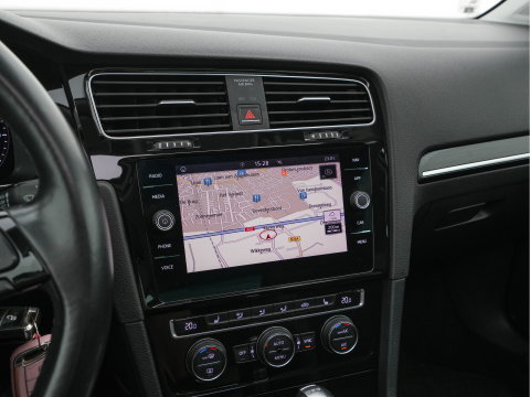 Volkswagen Golf 1.6 TDI R-Line Highline Business Aut. *PANO | MICROFIBRE | ADAPTIVE-CRUISE | DIGI-COCKPIT | HEATED-SPORTSEATS | PRIVACY-GLASS | NAVI-FULLMAP | ECC | PARKPILOT | 18''ALU*